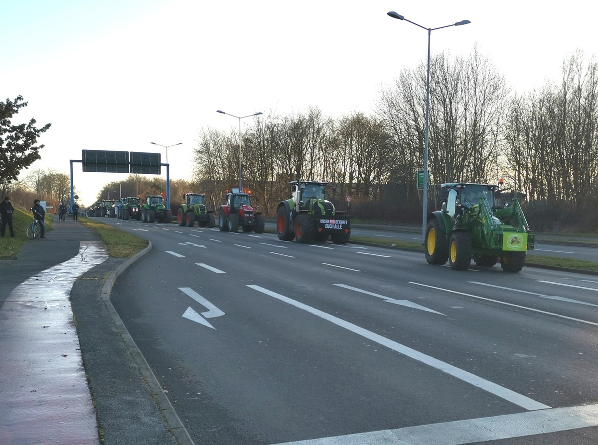 POL-SN: Traktorendemo verlief störungsfrei