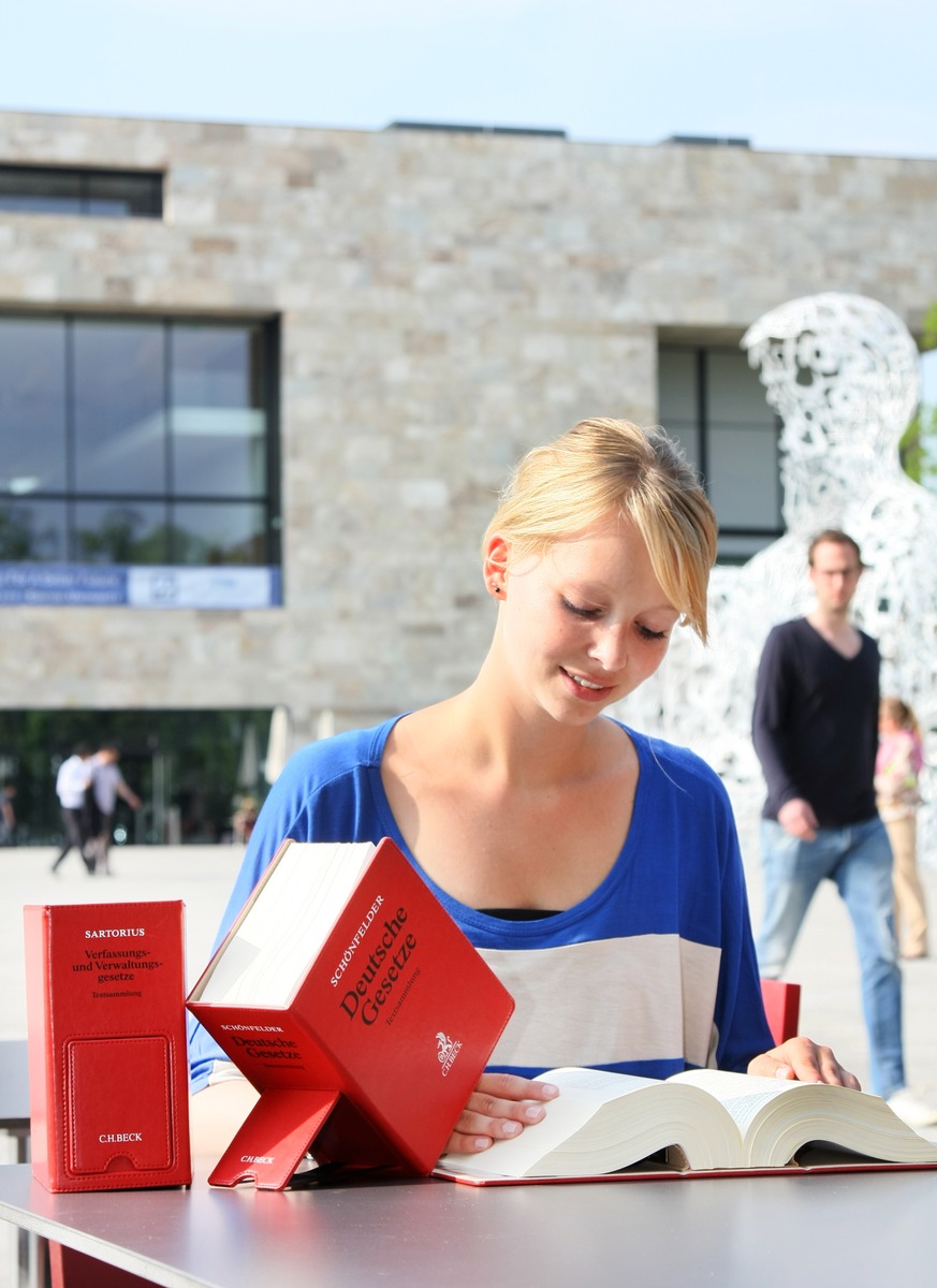 Aufgeklappt! Bücher mit Stil! (BILD)