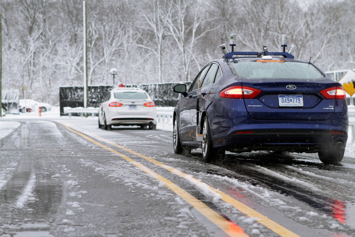 Ford forciert als erster Hersteller die Entwicklung autonom fahrender Autos mit Testfahrten im Schnee (FOTO)