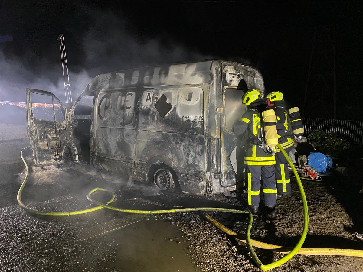 FW-GE: Gemeldeter Zeltdachbrand auf dem Gelände des Ampitheaters ruft die Einsatzkräfte der Feuerwehr Gelsenkirchen erneut auf den Plan