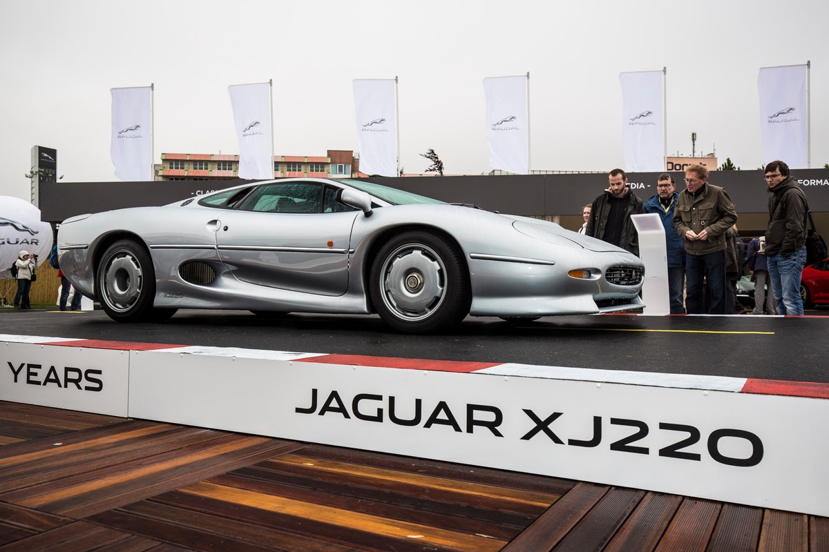 Jaguar Land Rover mit Staraufgebot beim 45. AvD Oldtimer Grand Prix - Jubiläen ikonischer Supersportwagen, neu geborene Legenden und aufregende neue Serienfahrzeuge (FOTO)