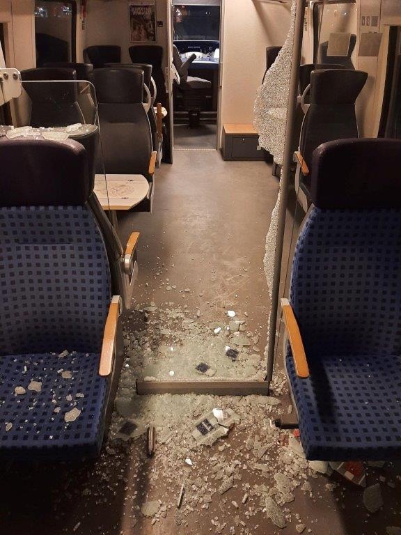 BPOLI MD: Zeugenaufruf der Bundespolizei: Bisher unbekannte Täter randalieren im abgestellten Reisezug