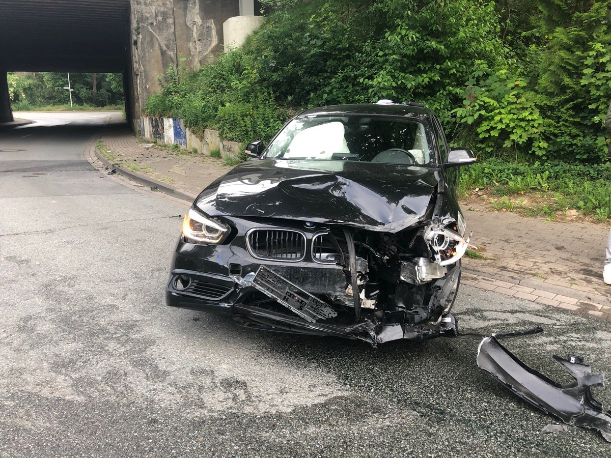 POL-BI: Auto-Notruf meldet Unfall - Angetrunken durch die Kurve