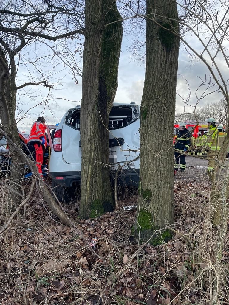 POL-STD: 59-jähriger Autofahrer bei Unfall in Stade verletzt