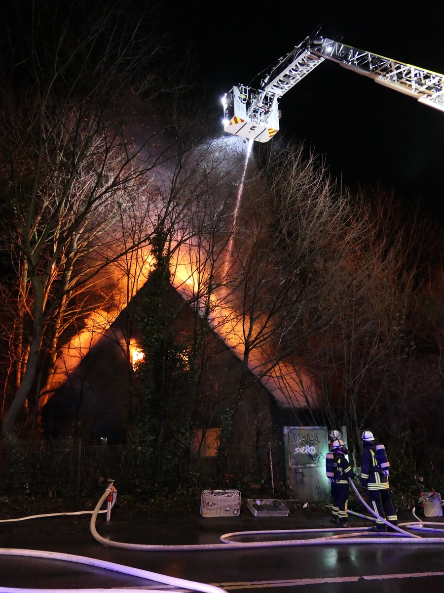 FW-DO: Feuer in einem leerstehenden Gebäude in Do-Derne