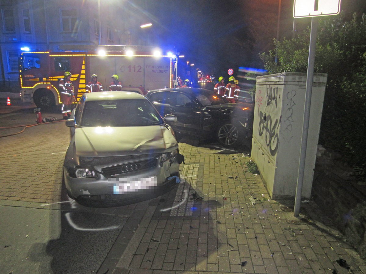 POL-ME: Zusammenstoß im Kreuzungsbereich - 26-Jährige schwer verletzt - Velbert - 2205162