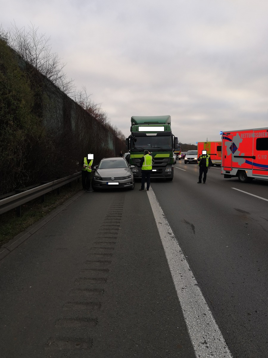 FW-EN: Verkehrsunfall mit mehreren Fahrzeugen A1 Fahrtrichtung Bremen