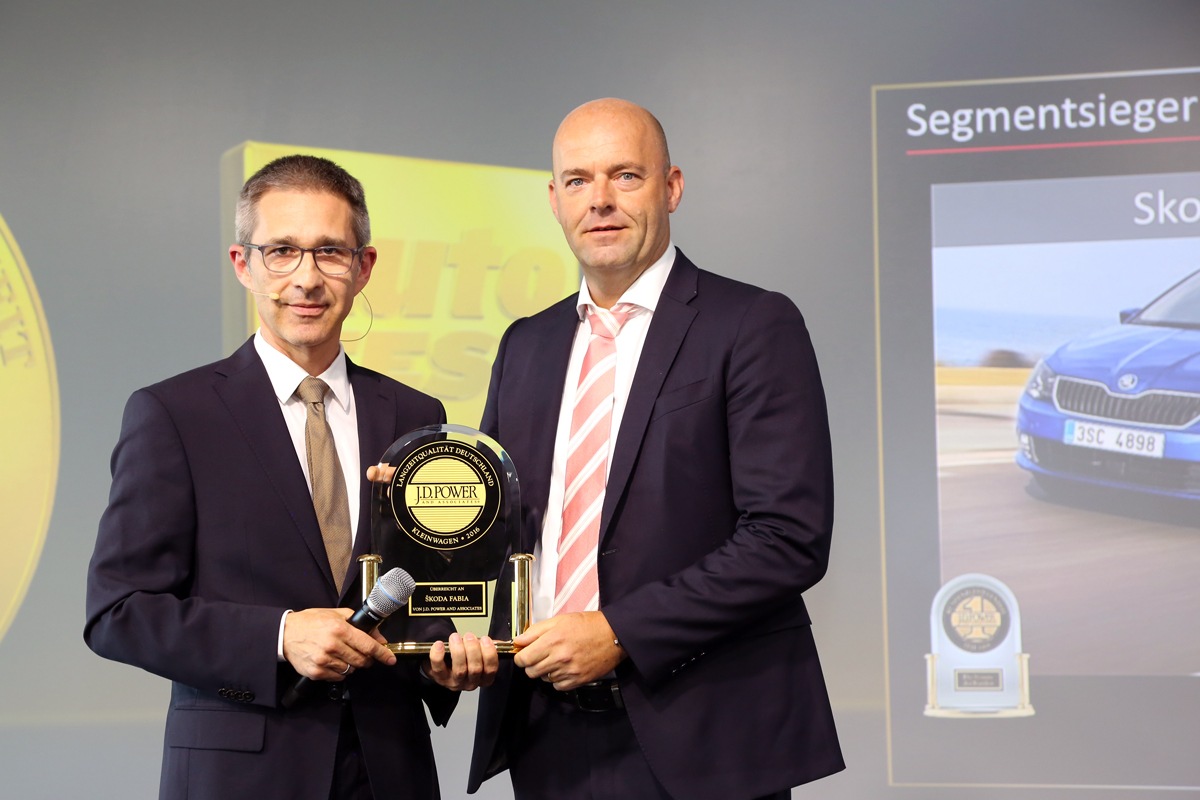 SKODA FABIA und SKODA SUPERB gewinnen J.D. Power Award für höchste Kundenzufriedenheit (FOTO)