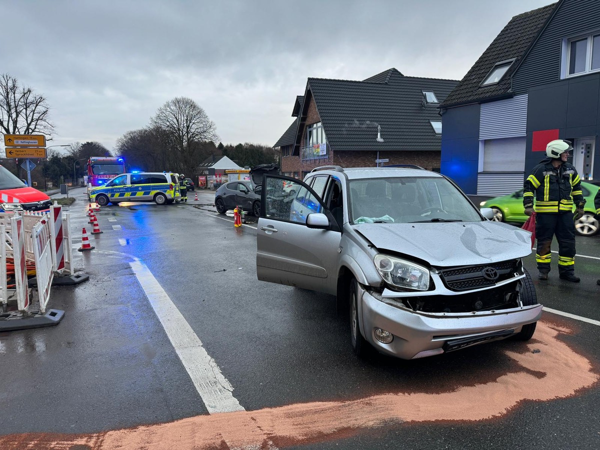 FW-EN: Unfall im Kreuzungsbereich