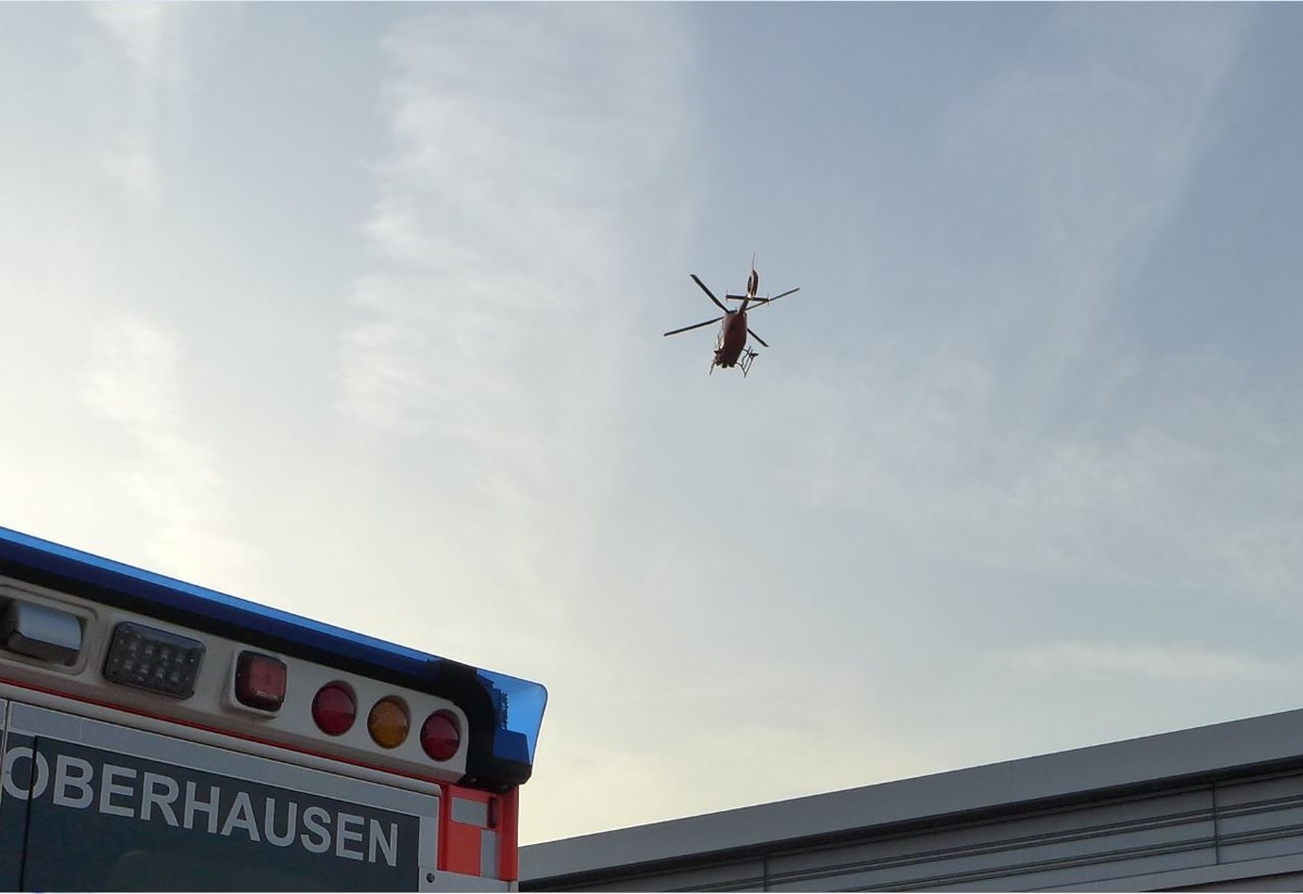 FW-OB: Schwerer Verkehrsunfall auf der Hermann-Albertz-Straße