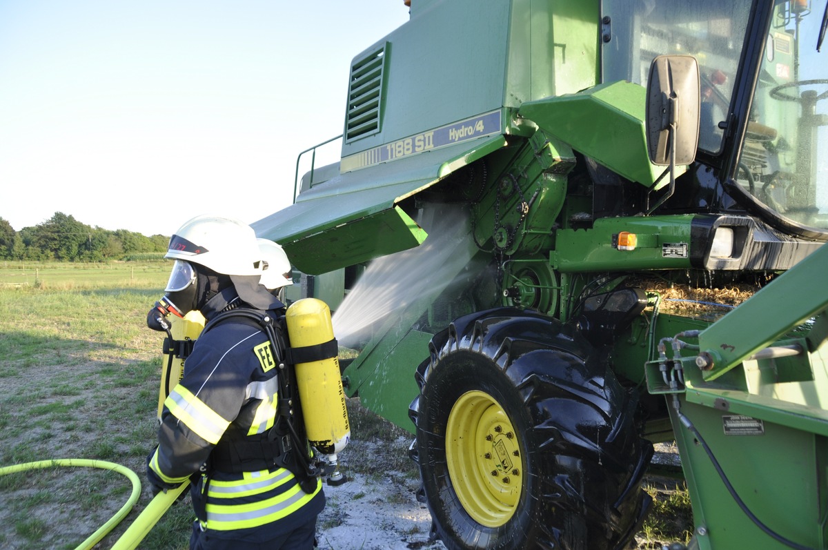 FW-KLE: Brand eines Mähdreschers