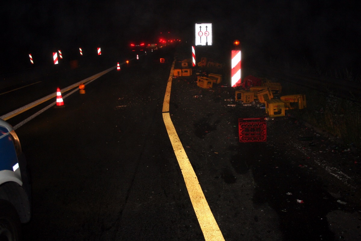 POL-PDKL: Verlorenes Leergut blockiert Autobahn