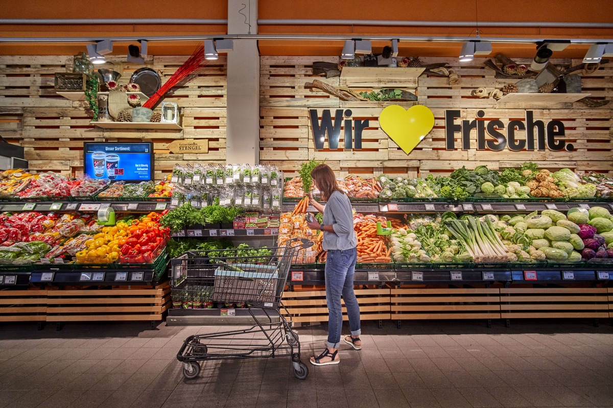 EDEKA gewinnt Retail Award 2024: EDEKA-Märkte haben erneut die besten Obst- und Gemüseabteilungen