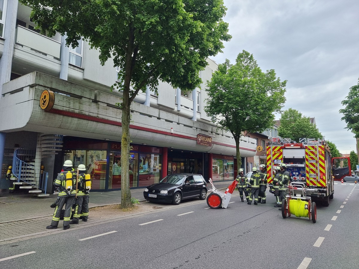 FW-WRN: FEUER_3 - LZ1 - Trocknerbrand bereits gelöscht, starke Rauchentwicklung im Gebäude