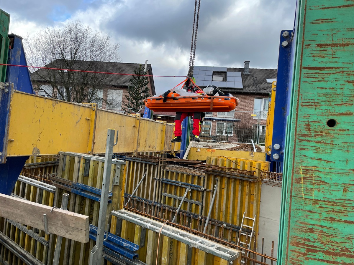 FW-OB: Arbeitsunfall auf einer Tiefbaustelle