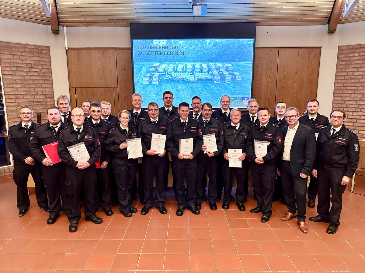 FW Hünxe: Zahlreiche Ehrungen und Beförderungen bei der Feuerwehr Hünxe