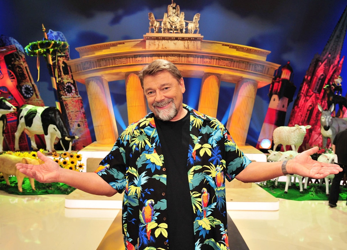 Action, Spaß und ein Hawaiihemd: Explosionsgefahr bei &quot;Ich liebe Deutschland&quot; mit Jürgen von der Lippe - ab Freitag in SAT.1 (mit Bild)