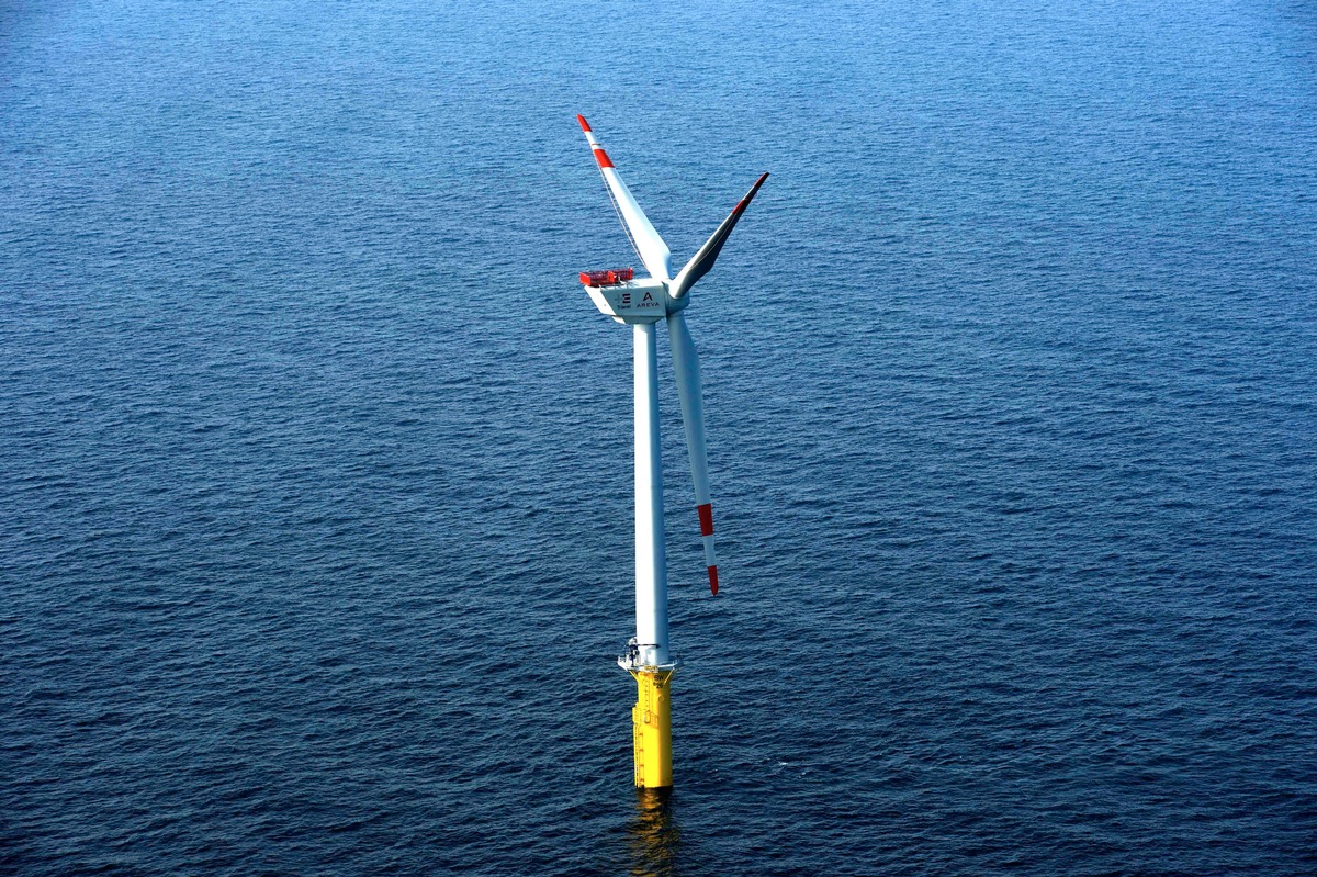 Trianel Windpark Borkum wächst in die Höhe / Erste AREVA Windkraftanlagen im Stadtwerke-Windpark sind errichtet (BILD)