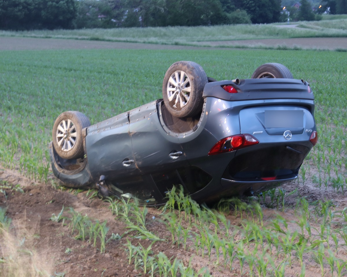 POL-HF: Fahren unter Alkoholeinfluss - Auto überschlägt sich