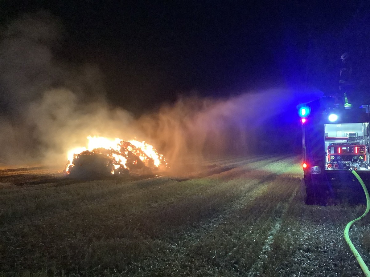 POL-ME: Mehrere Strohballen angezündet - die Polizei ermittelt - Mettmann - 2207060