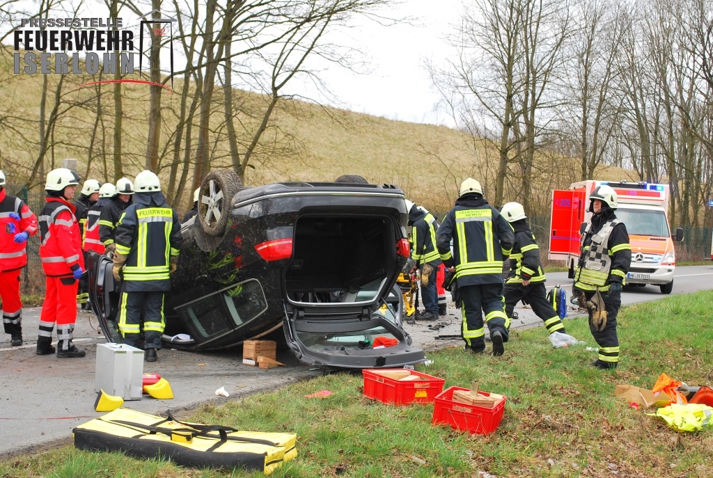 FW-MK: PKW überschlagen