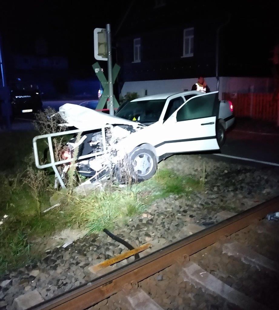 BPOL-KS: Unfall am Bahnübergang - Hoher Sachschaden