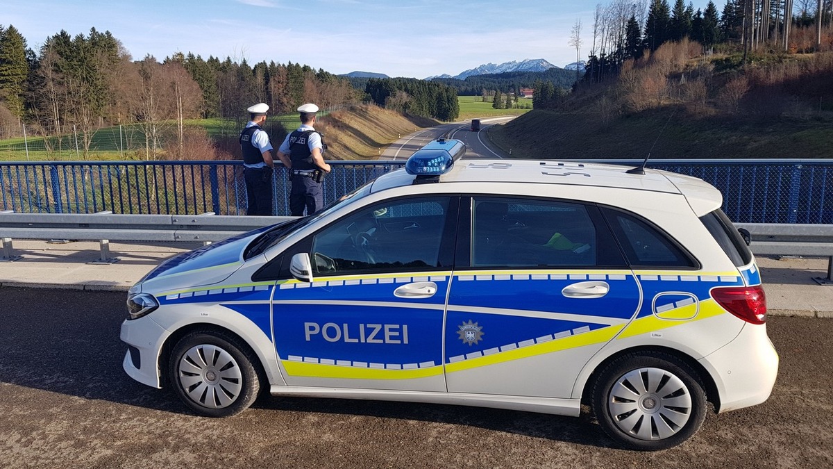 Bundespolizeidirektion München: Zusatzverdienst durch Schleusung?/ Bundespolizei überführt Taxifahrer