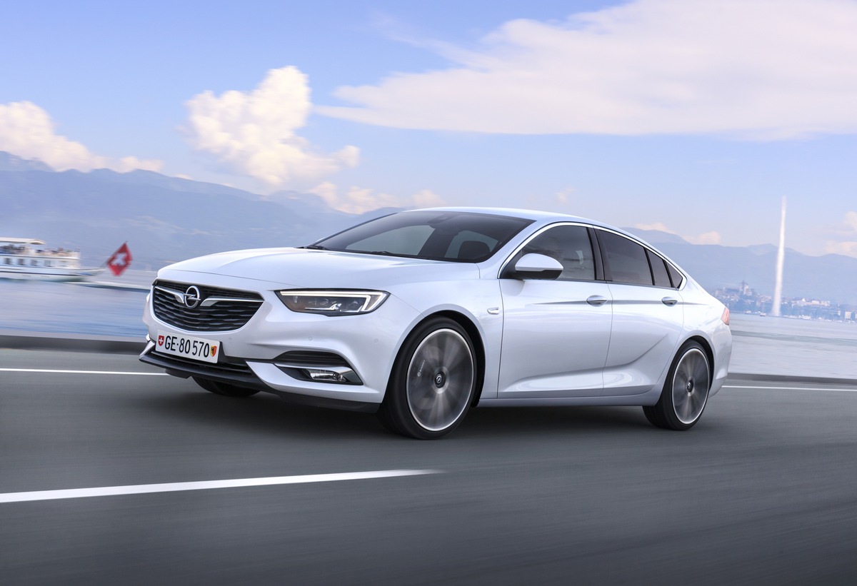 Weltpremiere auf dem Genfer Automobilsalon: Vorhang auf für den neuen Opel Insignia (FOTO)