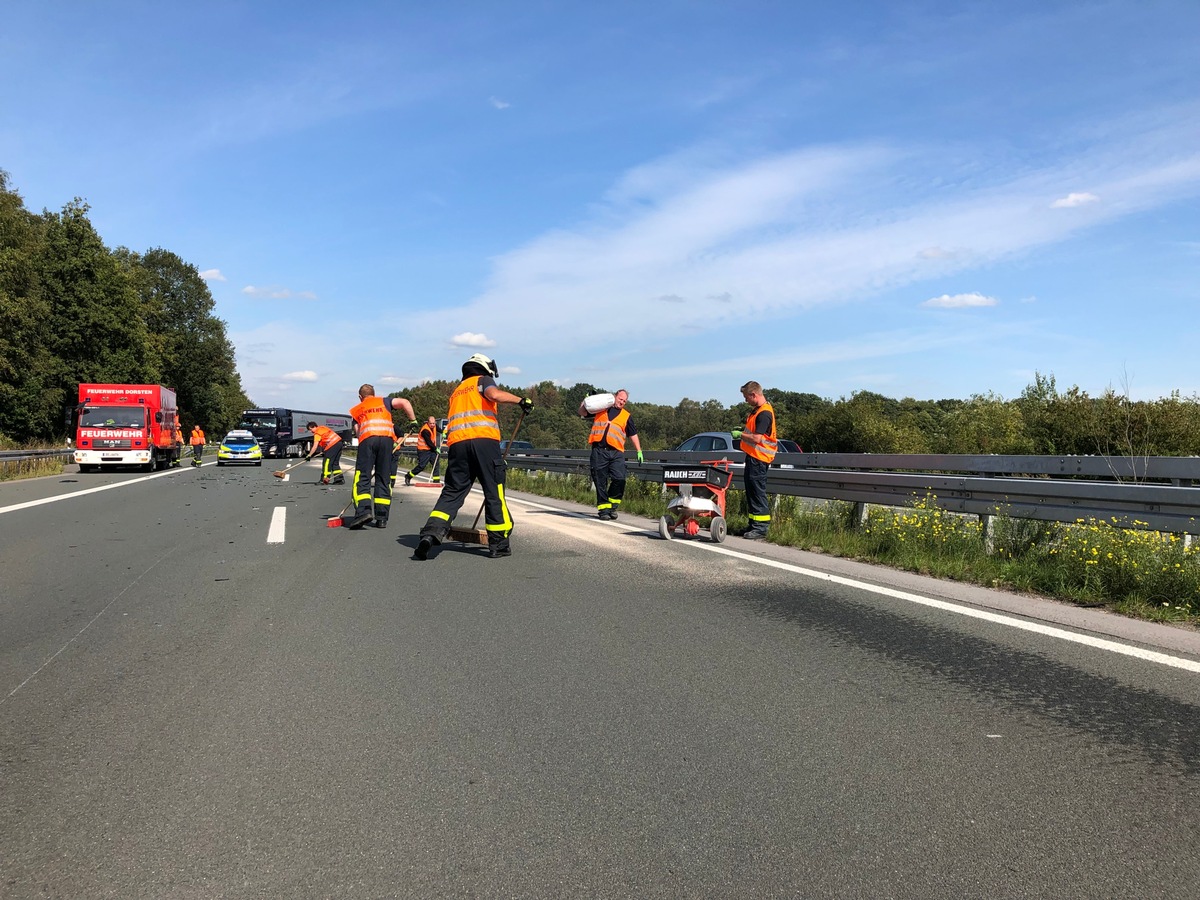 FW-Dorsten: Kollision zwischen Reisebus und Pkw auf der A 31

++Vorbildlich gebildete Rettungsgasse sorgte für schnelles Eintreffen der Rettungskräfte++