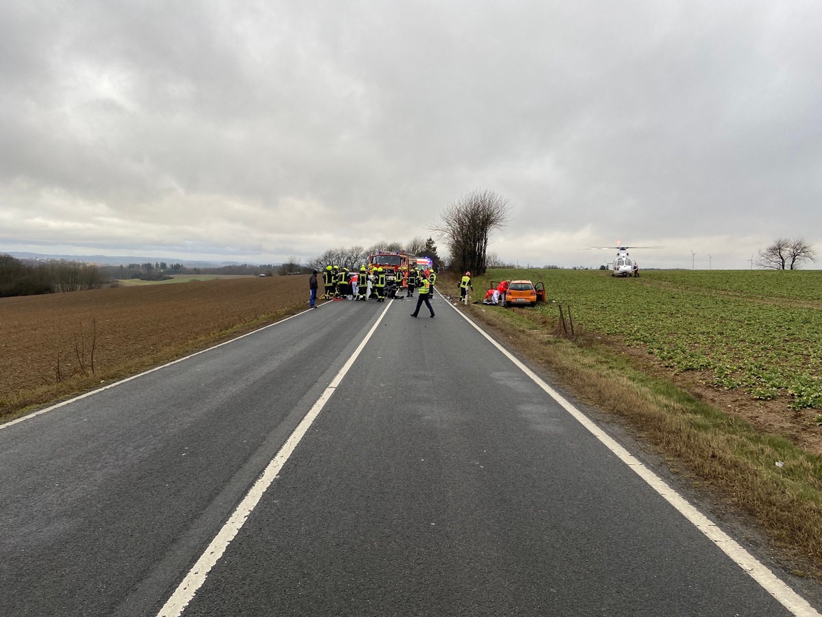 POL-PDWIL: Nachtrag: Schwerer Verkehrsunfall auf der B421, Gemarkung Panzweiler