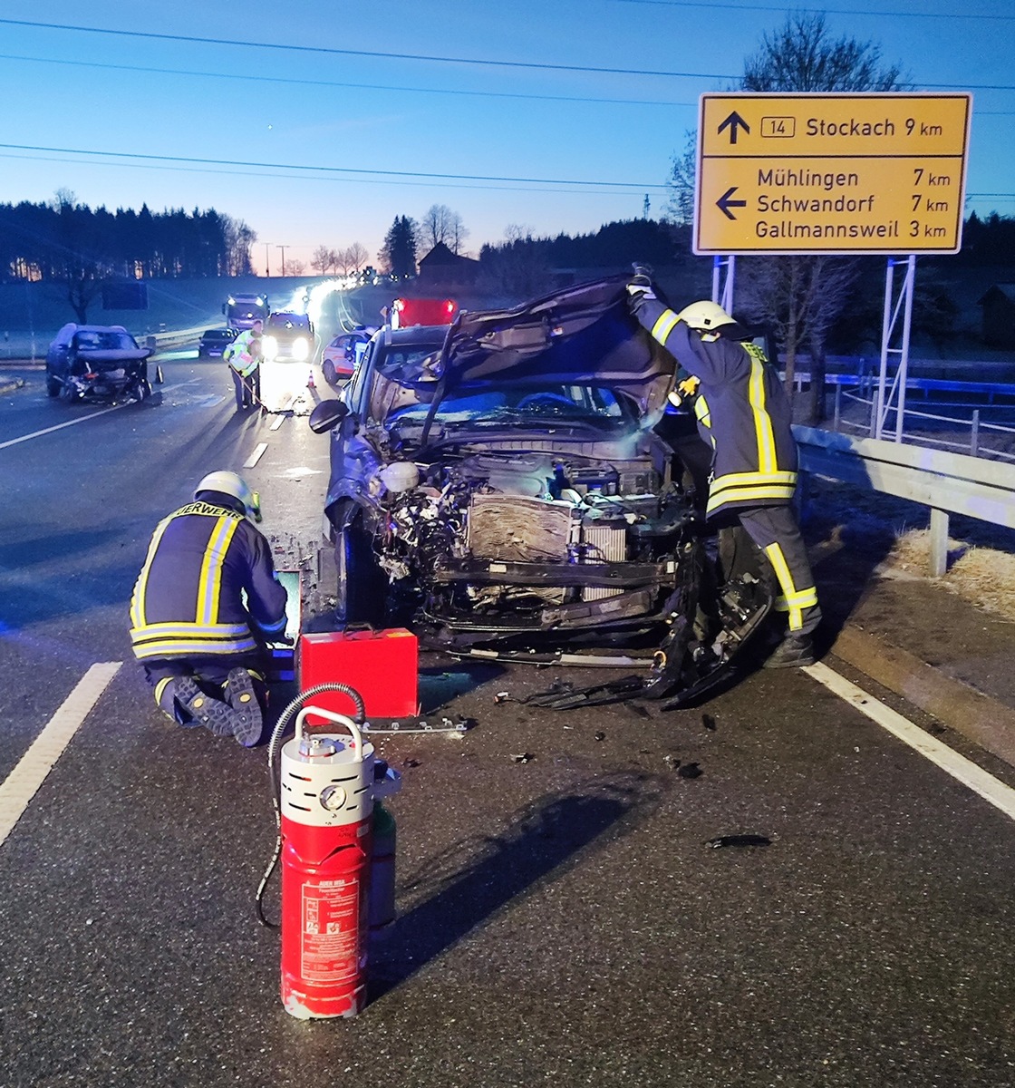 FW Eigeltingen: Einsatz der Feuerwehr Abteilung Eigeltingen wegen Verkehrsunfall auf der B14