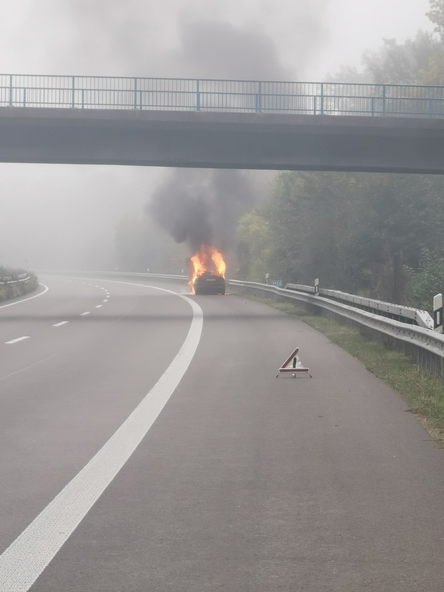 POL-PDNW: Autobahnpolizei Ruchheim - Fahrzeugbrand auf BAB 61