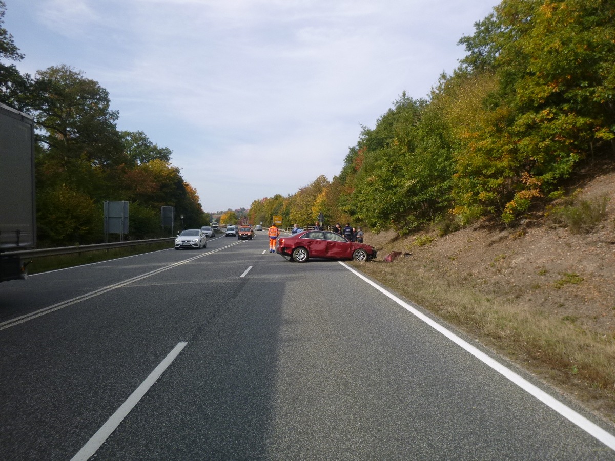 POL-PDKH: Unfall durch Falschfahrer auf der B41