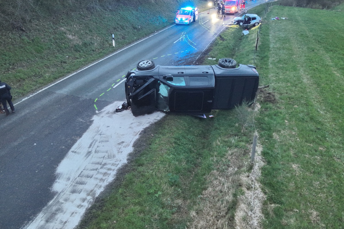 FW Wipperfürth: TH3 | Verkehrsunfall, Person eingeklemmt