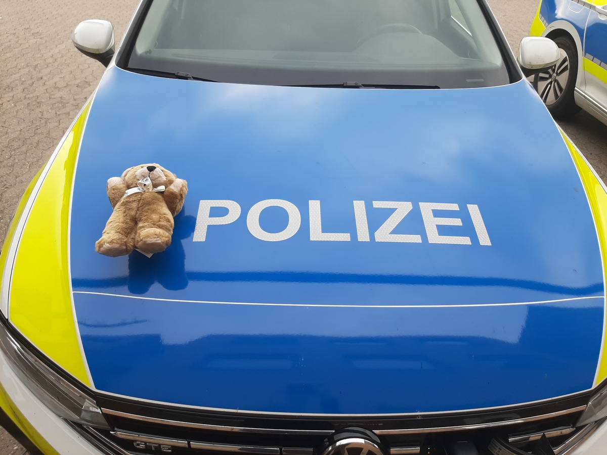 POL-ROW: ++ Einbruch in Impfzentrum ++ Kuschelteddy hilft nach Unfall ++ Tierischer Besuch auf der Autobahn ++ Einbrecher stehlen Konfirmationsgeld ++