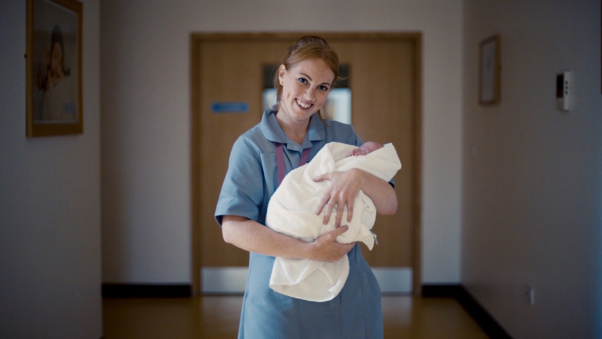 Große Zustimmung für #DankDir-Kampagne: Pampers verdoppelt Unterstützung für Hebammen