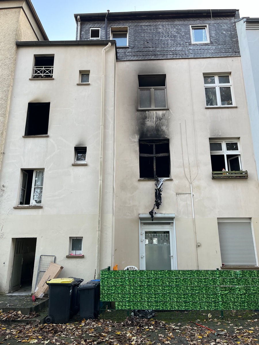 FW-E: Dramatischer Wohnungsbrand - mehrere Menschen gerettet