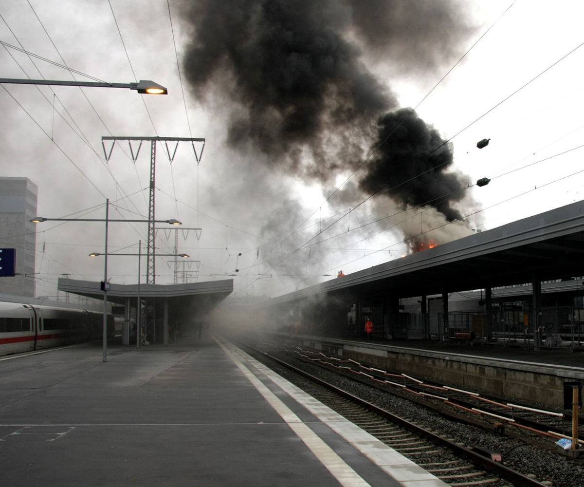 FW-E: Feuer im Essener Hauptbahnhof, Zugverkehr vorübergehend eingeschränkt