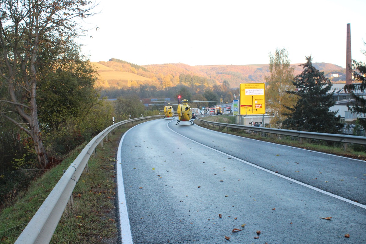 POL-PDKL: Schwerer Verkehrsunfall mit drei Schwerverletzten