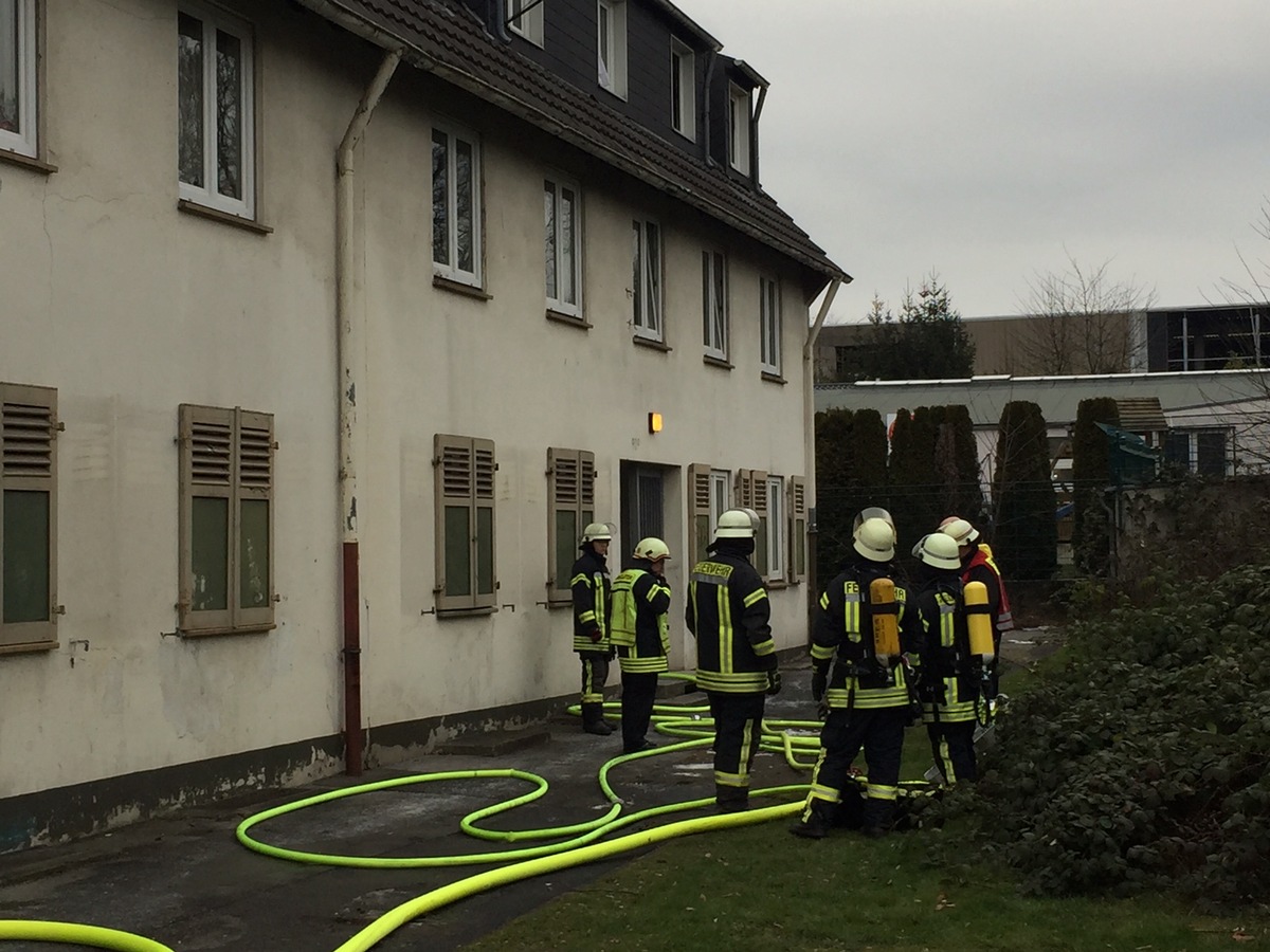 FW-HAAN: Brand in einer städtischen Unterkunft an der Dellerstraße