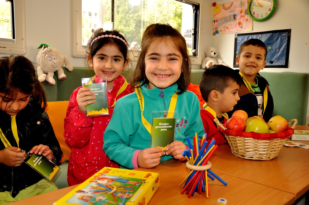 Aktionen für Kindergesundheit zum Miterleben: Kindergesundheitsmobil stellt neuen Gesundheitspass vor (FOTO)