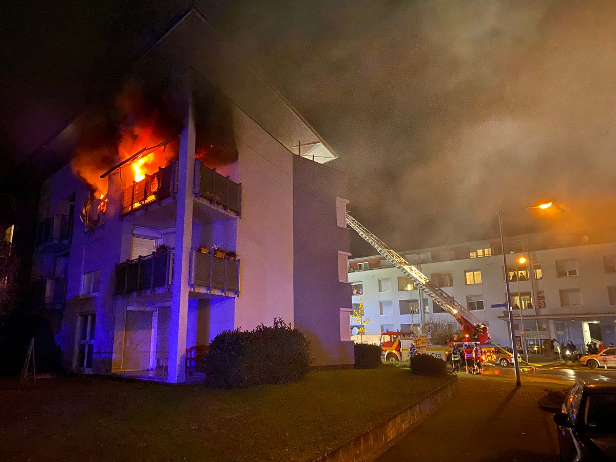 FW-OG: Wohnungsbrand mit Menschenrettung in Offenburg-Albersbösch