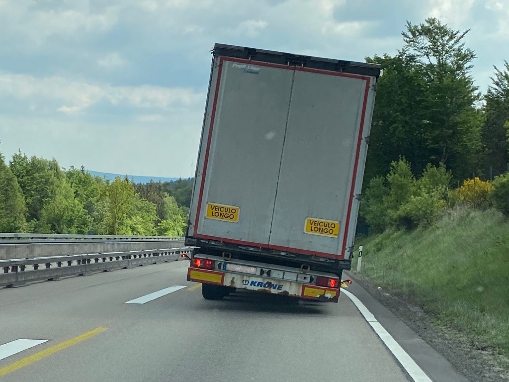 POL-OH: Autobahnpolizei untersagt zwei Sattelzügen die Weiterfahrt