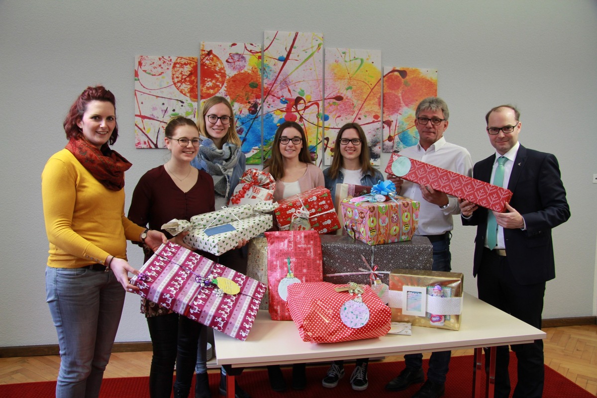 Presseinformation - 160 Geschenke für das Kinder- und Jugendheim Vinzenzwerk