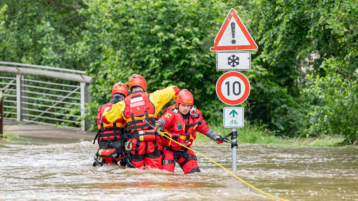 Hochwasser: DLRG aus Baden-Württemberg, Hessen und NRW auf dem Weg nach Bayern