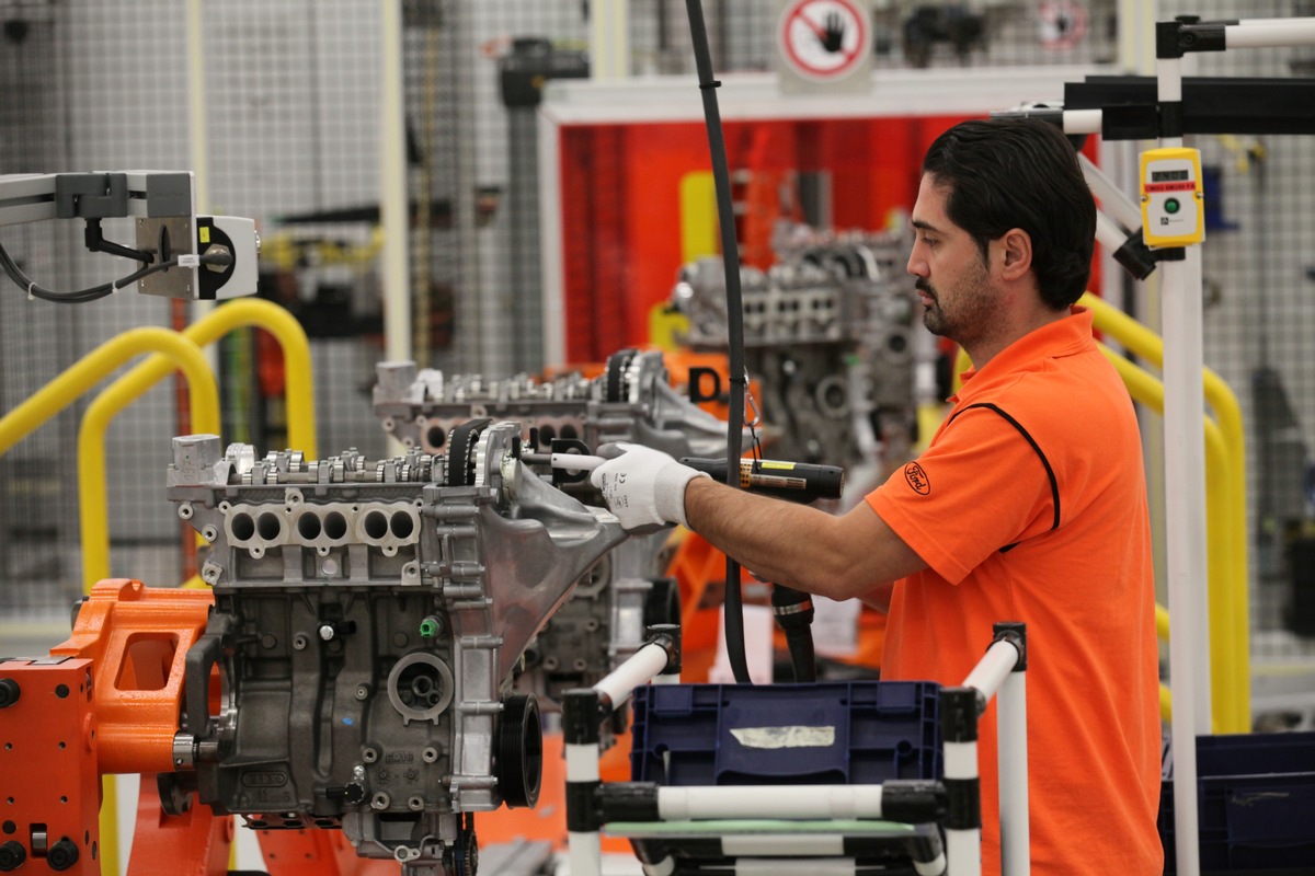 Neuer Meilenstein erreicht: 500.000ster 1,0-Liter-Benzinmotor läuft im Kölner Motorenwerk von Ford vom Band (FOTO)