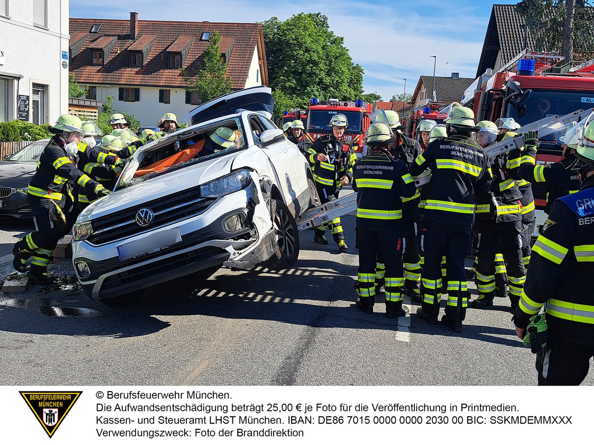 FW-M: Fahrzeug umgekippt (Allach)