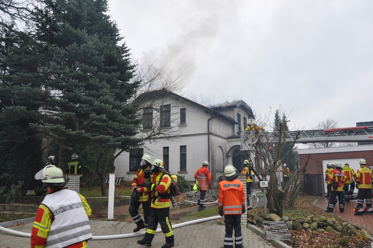 POL-WL: Haus nach Feuer unbewohnbar