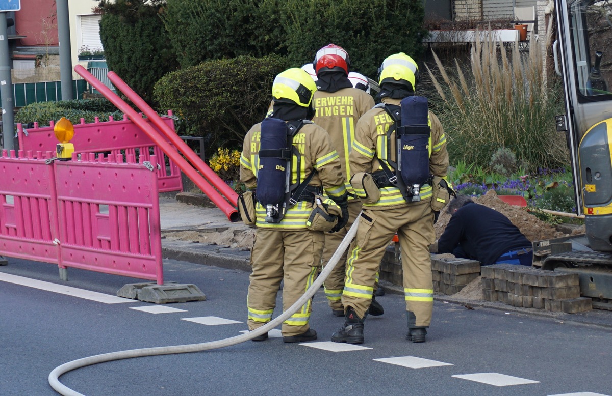 FW Ratingen: Gasleitung bei Bauarbeiten beschädigt - Feuerwehr Ratingen im Einsatz