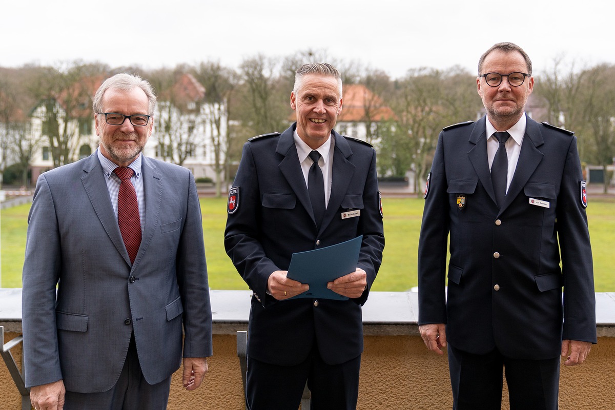 POL-OLD: +++ Markus Wallenhorst von Präsident Johann Kühme zum Polizeioberrat befördert +++ Wechsel im Führungsteam der Polizeiinspektion Wilhelmshaven/Friesland steht bevor +++